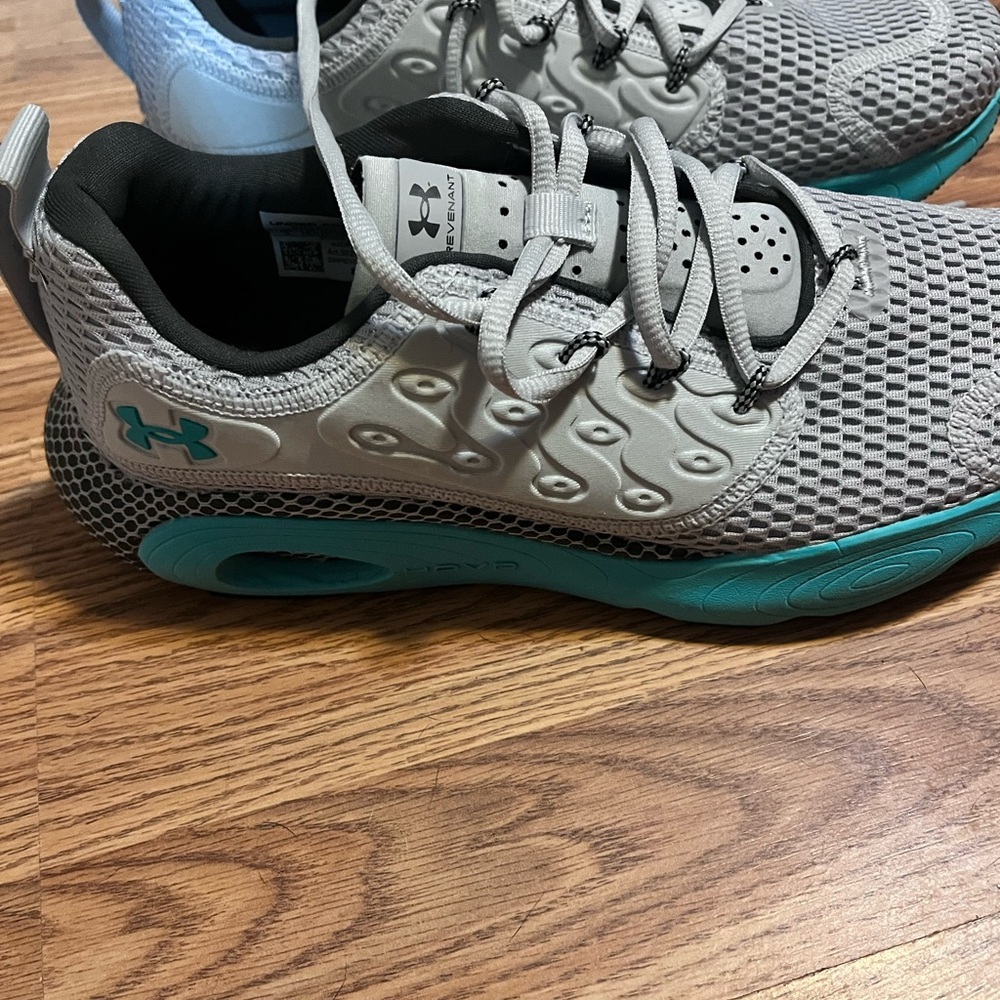 NWOT Under Armour Light Gray and Aqua Athletic Shoes